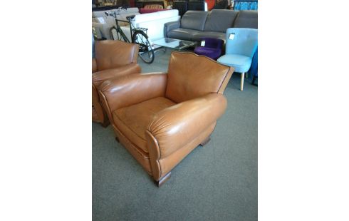 FAUTEUIL CLUB MOUSTACHE CUIR