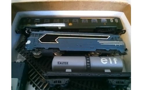 LOT DE TRAINS ET WAGON AVEC RAILS