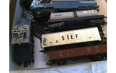 LOT DE TRAINS ET WAGON AVEC RAILS