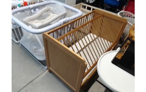 LIT BEBE + MATELAS EN L'ETAT