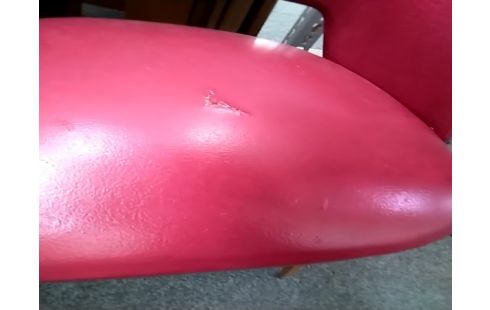 CHAISE PVC ROUGE ABÎMÉE VINTAGE