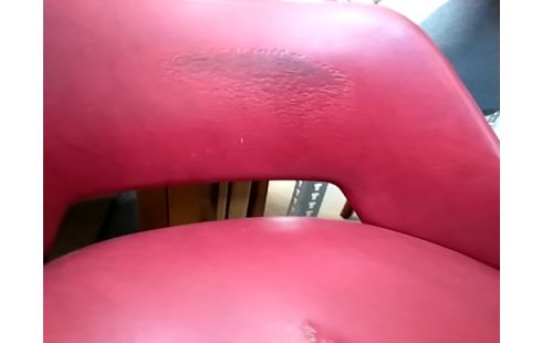 CHAISE PVC ROUGE ABÎMÉE VINTAGE