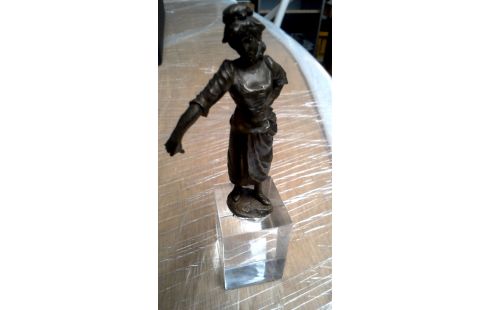 ESTATUÍLLA BRONCE PLEXIGLÁS