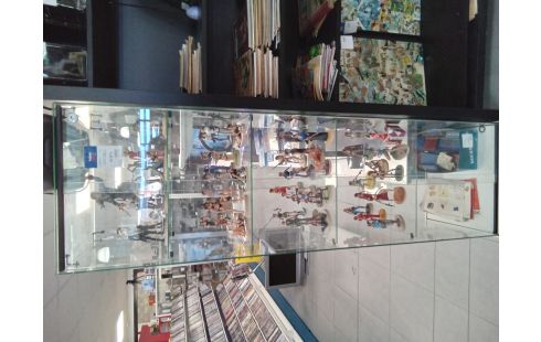 VITRINE PM VERRE 2 PORTES 49 X 43 ROULETTES