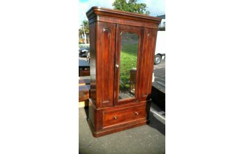 ARMARIO. ESTILO INGLÉS