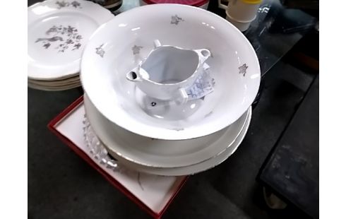 SERVICE SALADIER + 2 PLATS + SAUCIERE