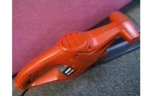 TAILLE HAIE BLACK&DECKER GT110 (AVEC HOUSSE POUR LAME)