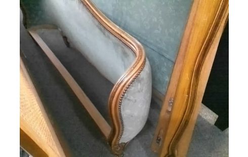 LIT 140X190 BOIS AVEC TISSU VERT (SANS SOMMIER)