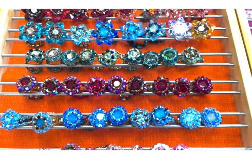 BAGUE EN CRISTAL DE SWAROVSKI    L' UNE