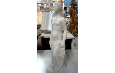 ESTATUA MUJER MÁRMOL