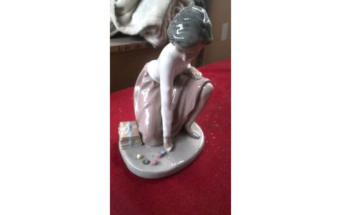 ESTATUÍLLA CHICA MET, , CANICAS