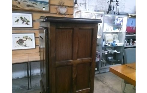 HOMME DEBOUT 2 PORTES 1 TIROIR