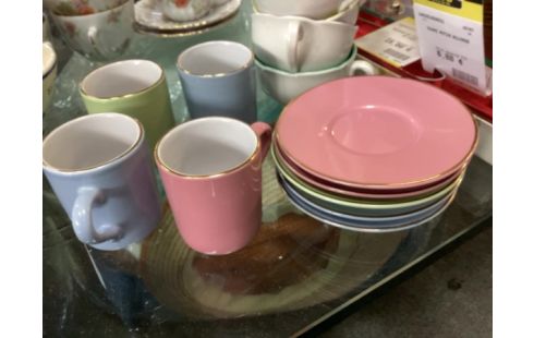 TASSE A CAFE + SOUCOUPES COLOREES