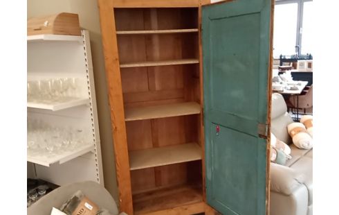 HOMME DEBOUT PICH PIN JOLI