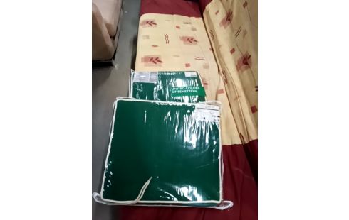 LOT DE 2 COUSSINS DE CHAISES