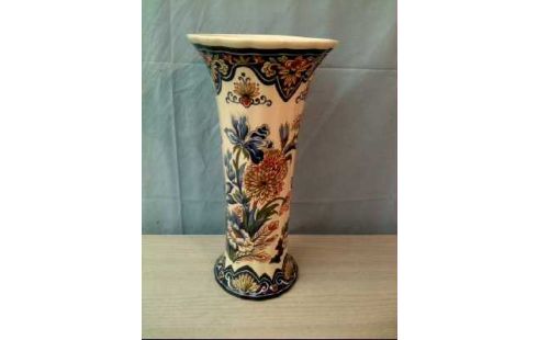 TROMPETENVASE FLORAL <VIEUX RHODES BOCH>