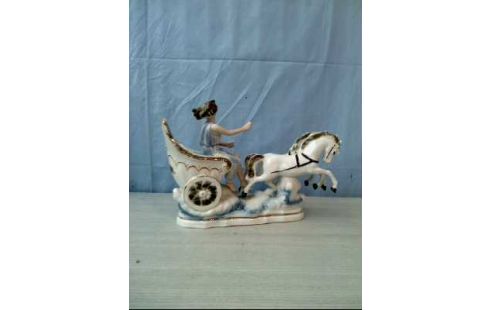 PORZELLANFIGUR <REGAL> DAME AUF WAGEN PFERDE