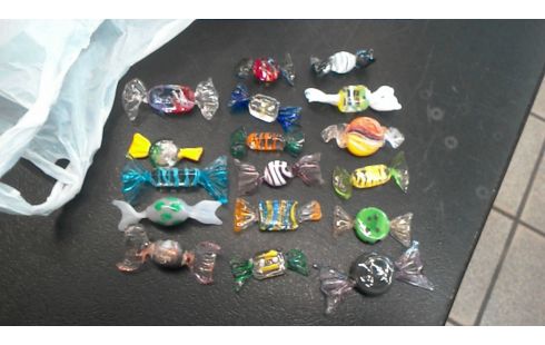 BONBON VERRE MURANO EN L'ETAT L'UN