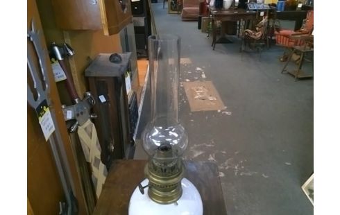 LAMPE A PETROLE ROSE