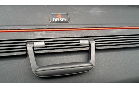 REISKOFFER DELSEY GRIJS PVC + SLEUTEL
