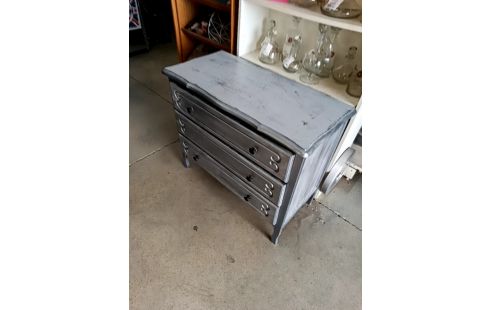 COMMODE