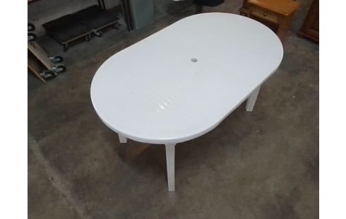 TABLE EXTERIEUR PLASTIQUE