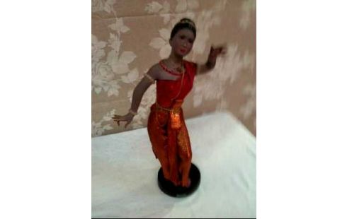 PUPPE FRAU TRAD. GEWAND ROT VINTAGE