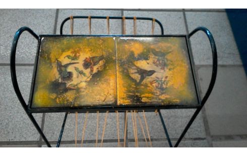 ZEITSCHRIFTENSTÄNDER