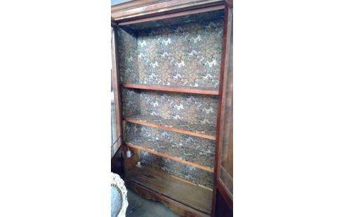 ANTIEKE VITRINEKAST NOTENFINEER