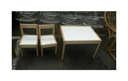 BUREAU +2 CHAISES ENFANT