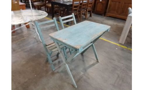 TABLE PLIABLE + 2 CHAISES BOIS EN L'ÉTAT