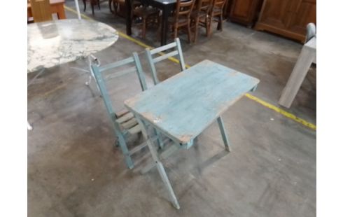 TABLE PLIABLE + 2 CHAISES BOIS EN L'ÉTAT