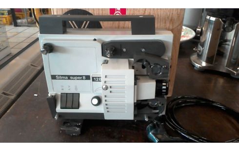 SUPER 8-PROJEKTOR