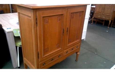 ARMOIRE STYLE LOUIS XIV 2 PORTES / 2 TIROIRS CHENE