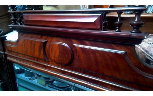 ESPEJO BISELADO VETA DE CAOBA