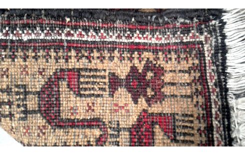 TAPIJT HANDGEKNOOPT KLEIN BORDEAUX BRUIN