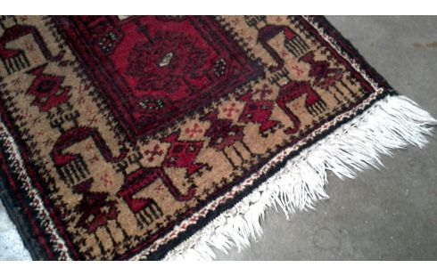 TAPIJT HANDGEKNOOPT KLEIN BORDEAUX BRUIN