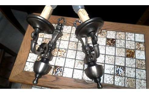 MUURLAMP LOT VAN 2 TIN