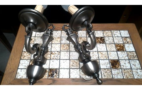 MUURLAMP LOT VAN 2 TIN