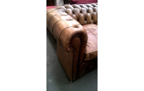 BUTACA. 3 PLAZAS CHESTERFIELD CUERO CLARO PARDO