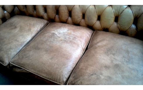 BUTACA. 3 PLAZAS CHESTERFIELD CUERO CLARO PARDO