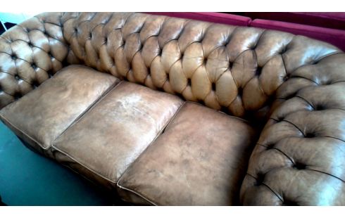 BUTACA. 3 PLAZAS CHESTERFIELD CUERO CLARO PARDO