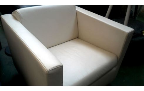 SILLÓN DE CUERO CLUB BLANCA CUERO