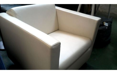 SILLÓN DE CUERO CLUB BLANCA CUERO