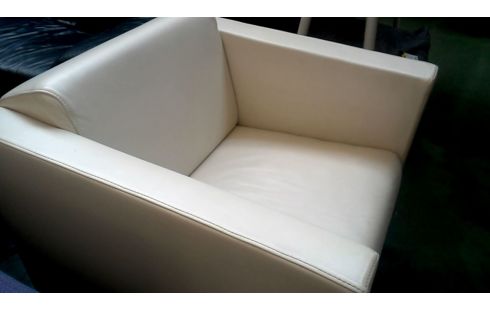 SILLÓN DE CUERO CLUB BLANCA CUERO