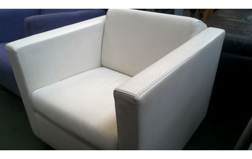 SILLÓN DE CUERO CLUB BLANCA CUERO