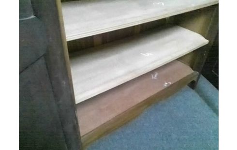 ARMOIRE 2P AVEC 4 ETAGERES