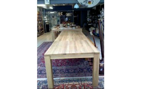 MESA DE COMEDOR SUPERPUESTOS