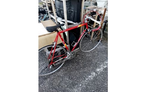 VELO DE COURSE PEUGEOT ROUGE