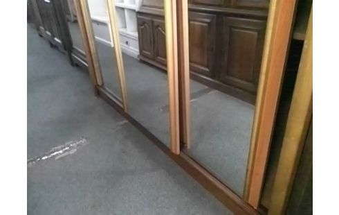 ARMOIRE 3P COULISSANTE AVEC MIROIR (AVEC PENDERIES)